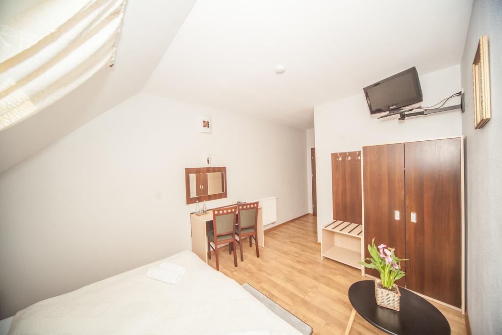 Hotel Ada Wiekszyce Экстерьер фото