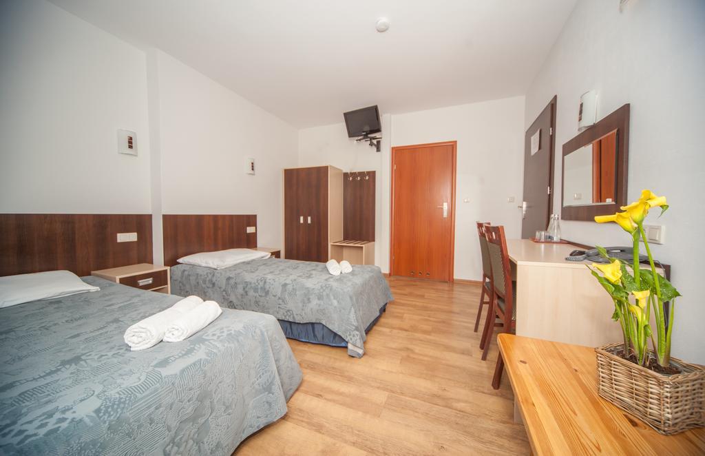 Hotel Ada Wiekszyce Экстерьер фото