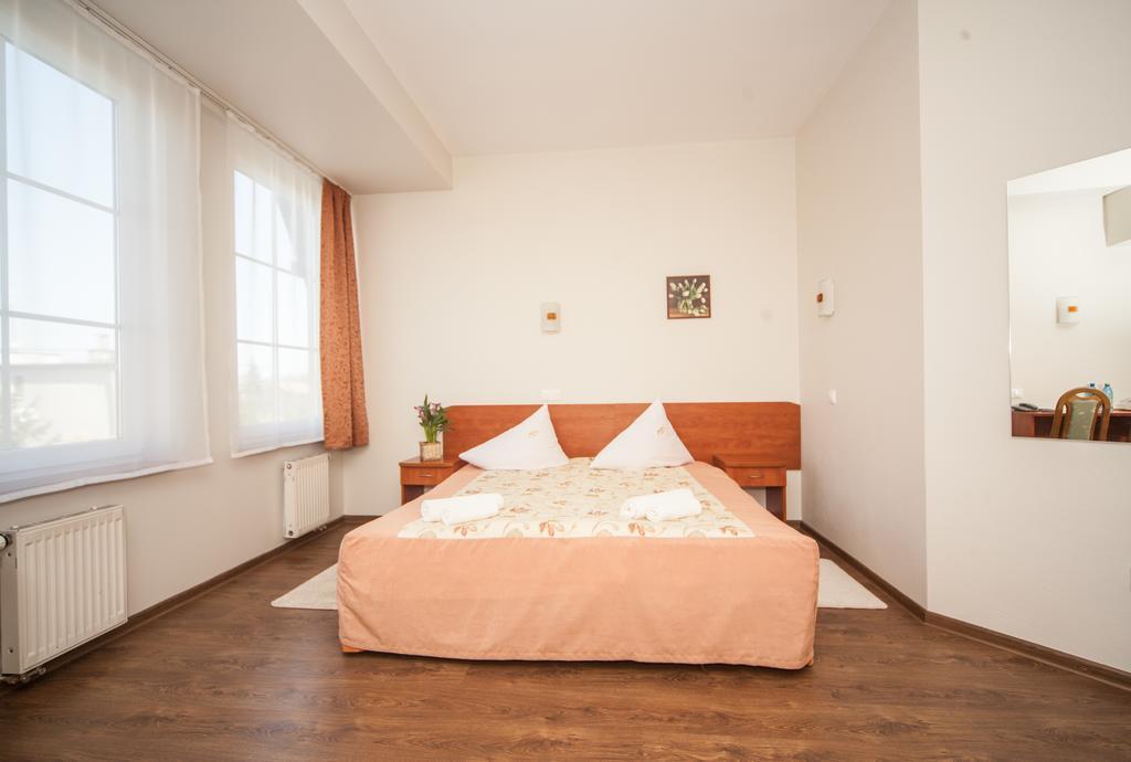 Hotel Ada Wiekszyce Экстерьер фото