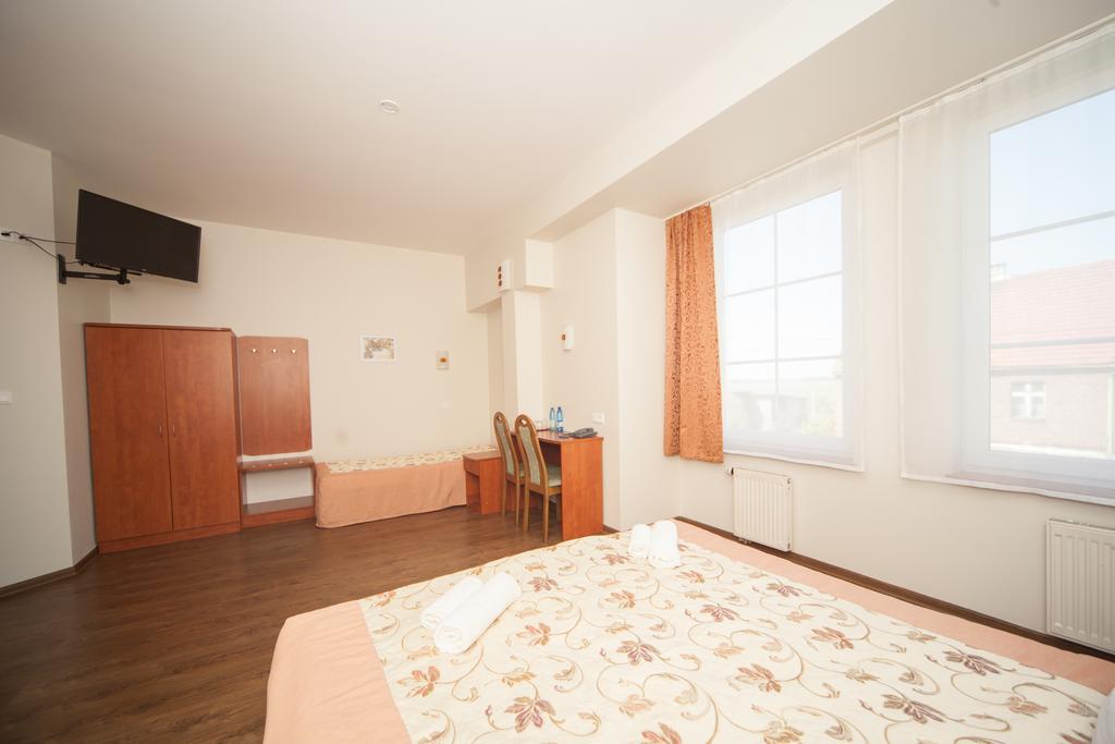 Hotel Ada Wiekszyce Экстерьер фото