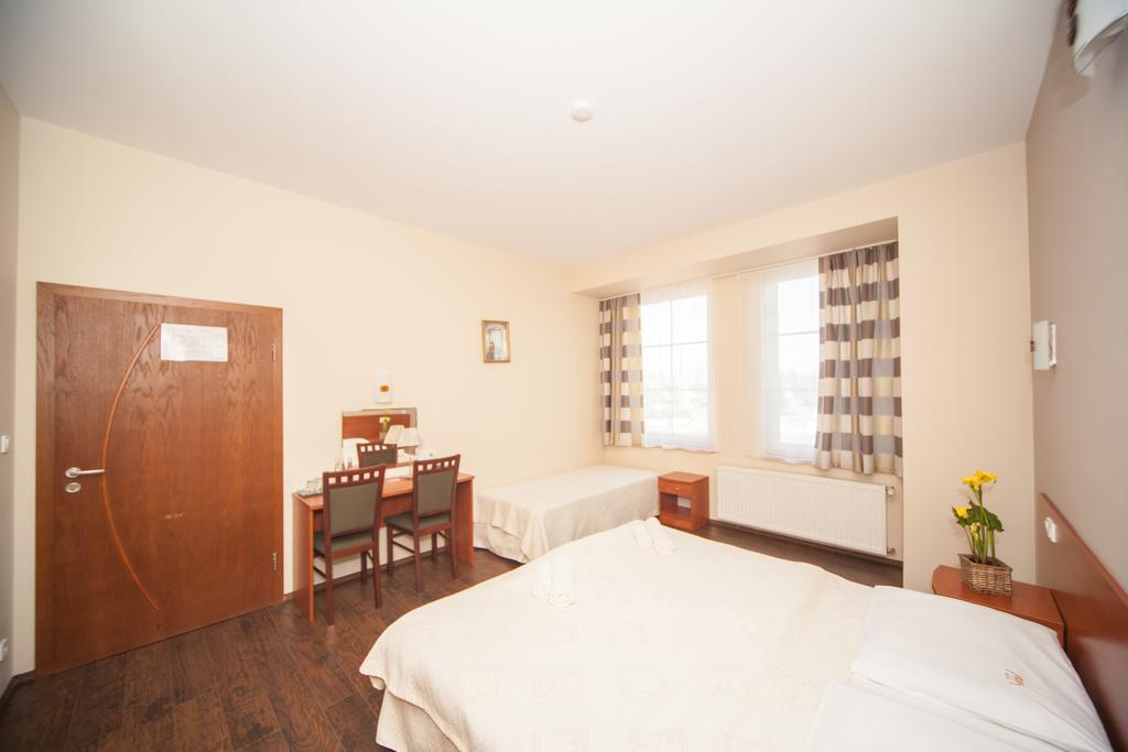 Hotel Ada Wiekszyce Экстерьер фото