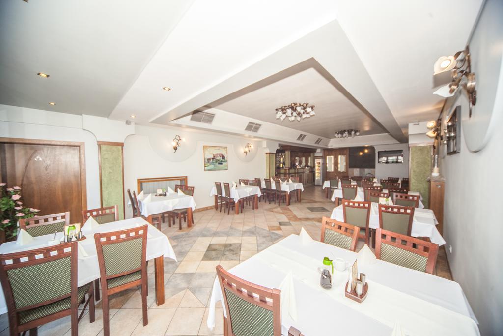Hotel Ada Wiekszyce Экстерьер фото